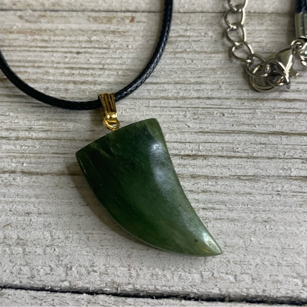 Green Jade Shark Tooth Pendant Necklace Cord Chain Unisex Vintage New 1970s 20"